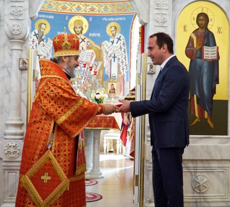 Главе Геленджика вручили Патриаршую медаль за поддержку православия