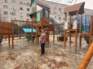 Проверили ход работ по устройству детской площадки