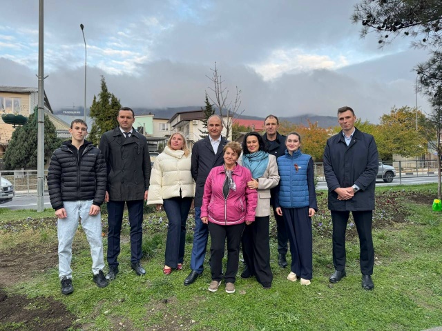 Зелёное будущее Геленджика начинается сегодня! Зелёное будущее Геленджика начинается сегодня!