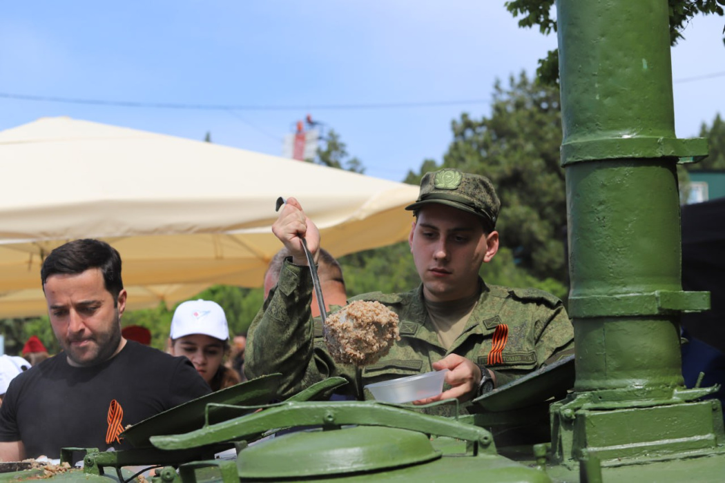 9 мая в Геленджике: акция «солдатская каша» 9 мая в Геленджике: акция «солдатская каша»