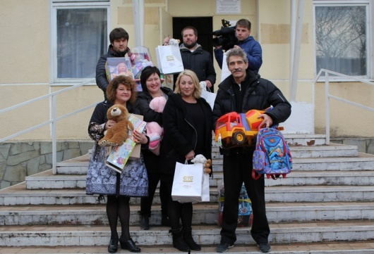 Геленджичане приняли участие в акции «Подари Новый год детям Донбасса!»