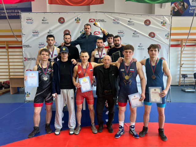 Геленджик завоевал серебро на VI Летней Спартакиаде Кубани по греко-римской борьбе 
