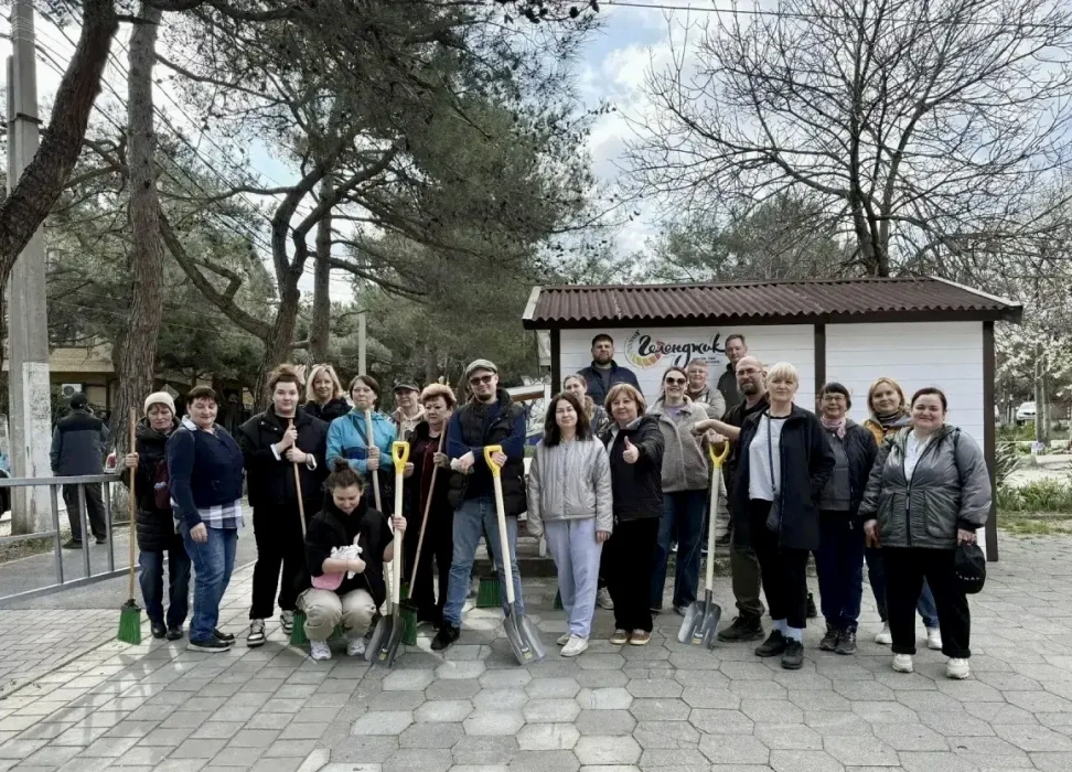 Работники культуры Геленджика вышли на субботник