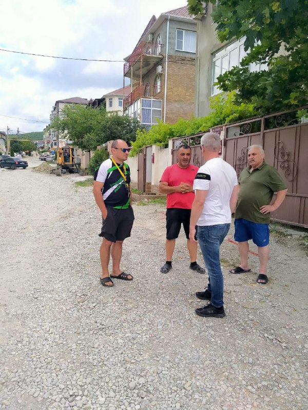 По улице Озерная продолжается капитальный ремонт дороги.