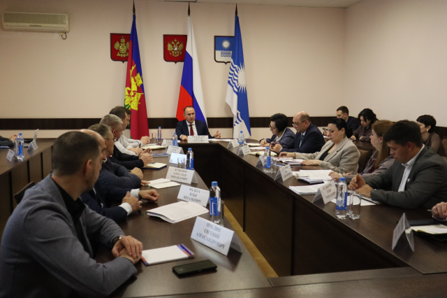 Как в Геленджике будут решать проблему электросамокатов на набережной