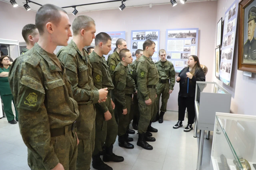 Солдаты-срочники посетили выставку «Севастополь – Геленджик – Севастополь»