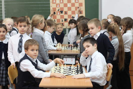 Геленджикские школьники учатся играть в шахматы