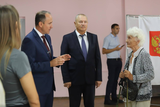 Глава Геленджика объехал избирательные участки