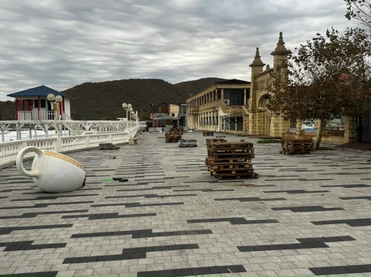 В с. Архипо-Осиповка идут работы по капитальному ремонту набережной. В с. Архипо-Осиповка идут работы по капитальному ремонту набережной.