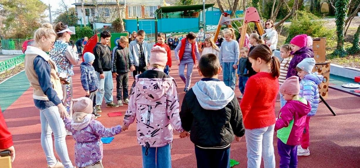 В Архипо-Осиповском округе открыли новую детскую площадку