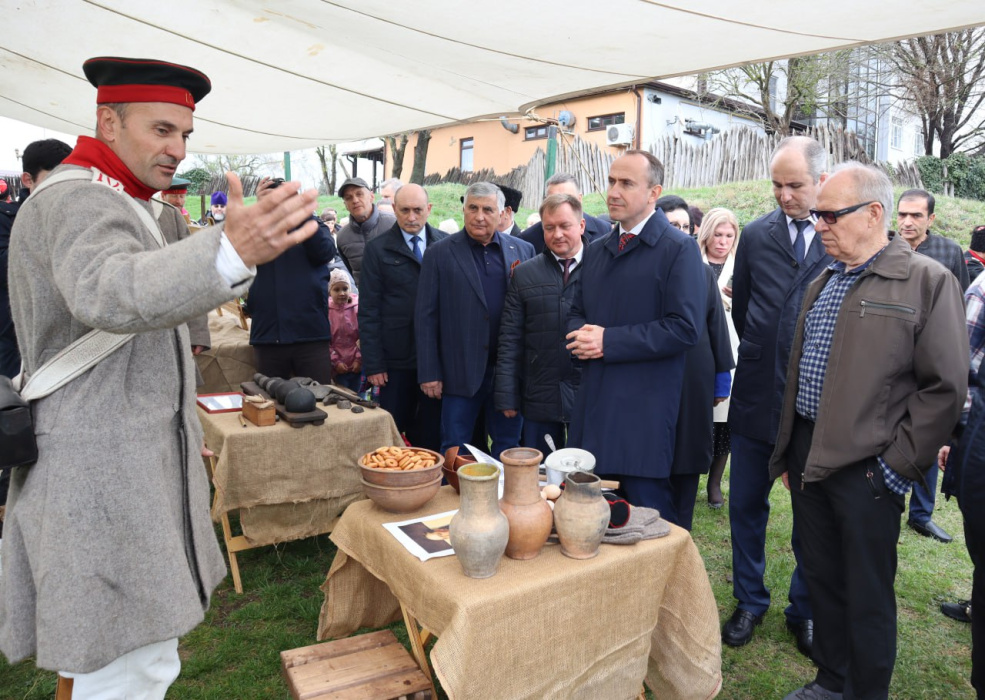 Память, объединяющая поколения Память, объединяющая поколения