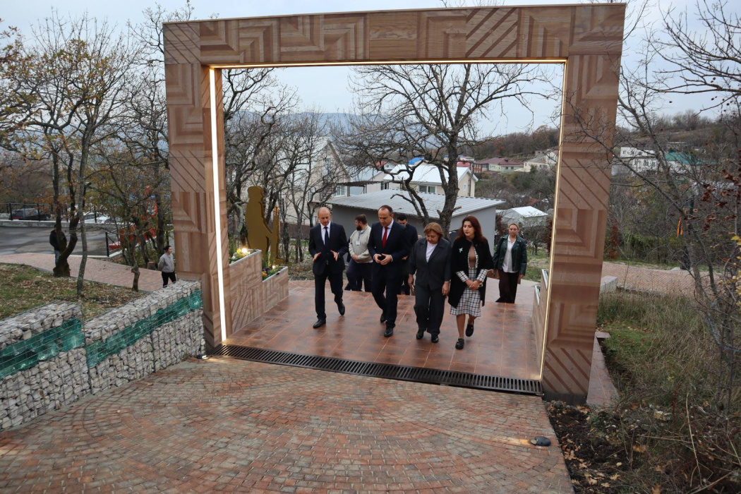 В Геленджике завершается строительство патриотического терренкура