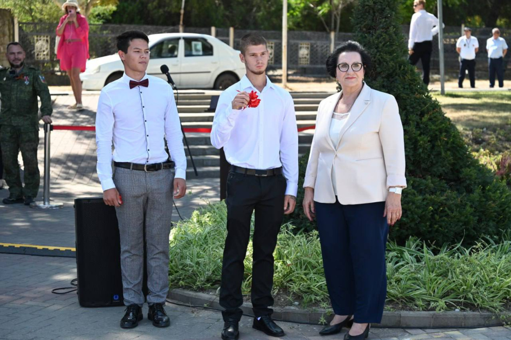 В День города Геленджика дети-сироты получили ключи от собственных квартир В День города Геленджика дети-сироты получили ключи от собственных квартир