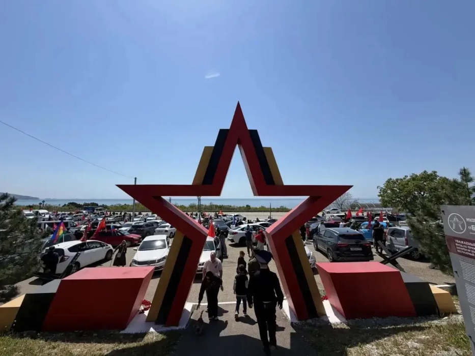 В Геленджике состоялся автопробег в честь Дня Победы 