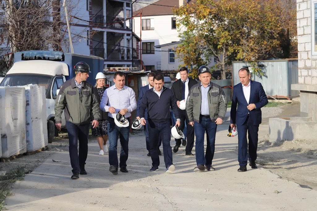 В новой школе Геленджика идет чистовая отделка помещений