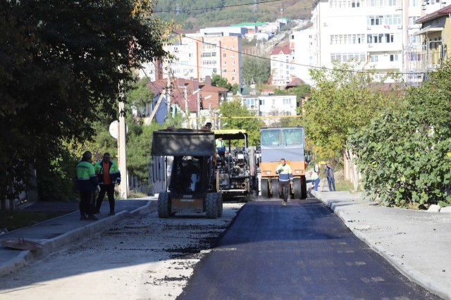 Продолжается асфальтирование улицы Айвазовского