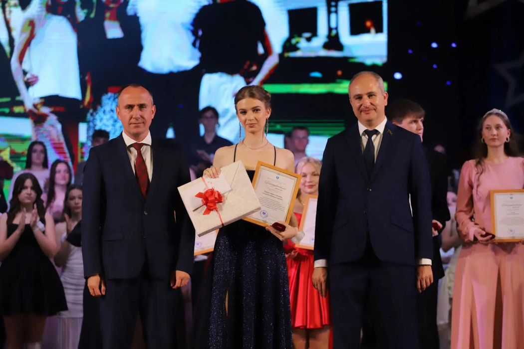 Геленджичанка сдала два экзамена на 100 баллов!  