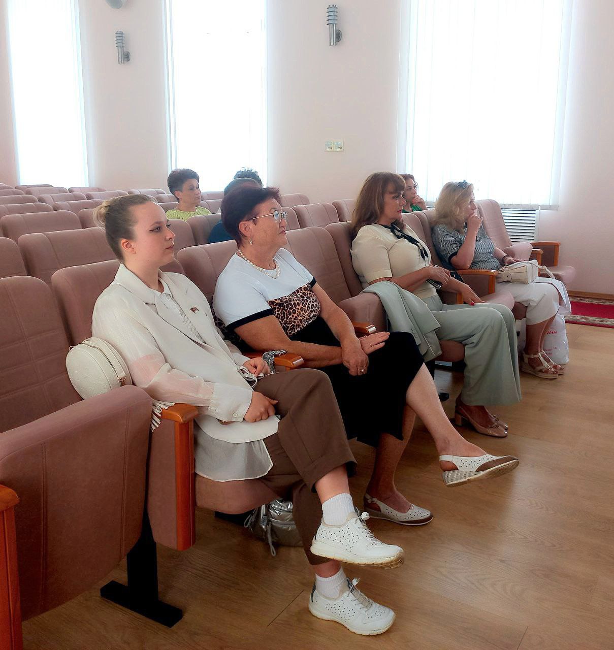 На комиссии по образованию, культуре, спорту, молодежной и социальной политике депутаты Думы обсудили необходимость увеличения размера компенсации из средств местного бюджета за изготовление и установку памятников почетным гражданам Геленджика