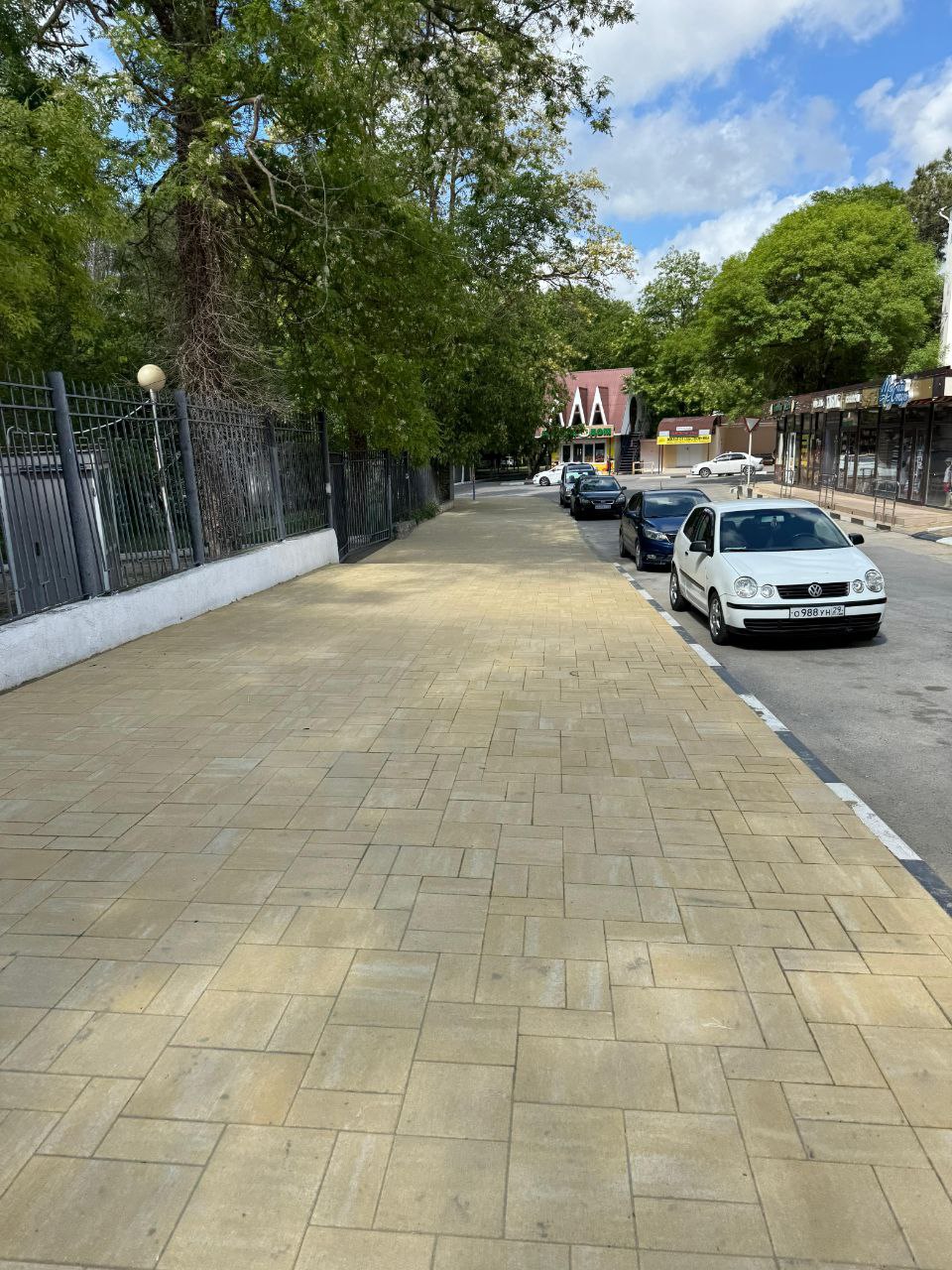 Продолжаются работы по ремонту дорог в Геленджике.