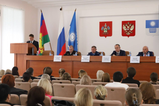 В Геленджике состоялось расширенное заседание комиссии по делам несовершеннолетних