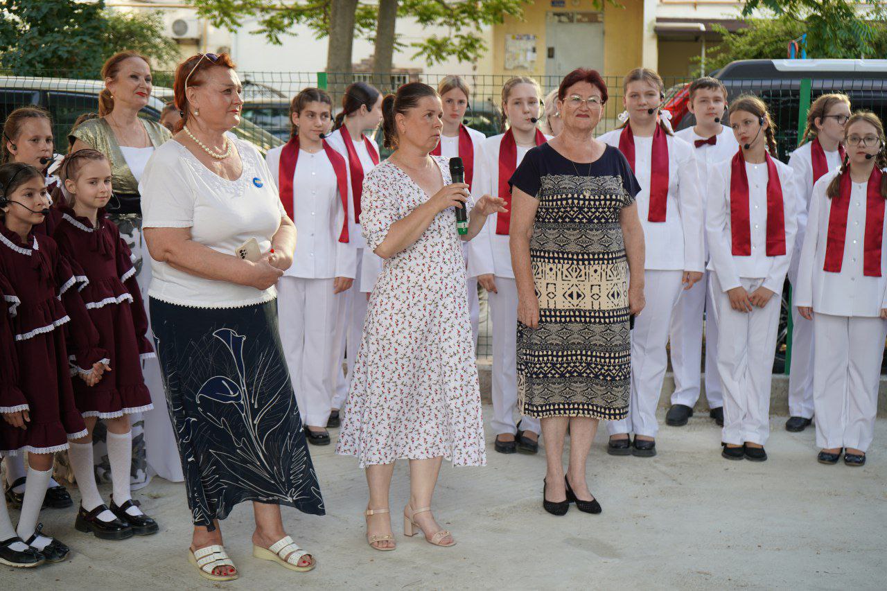 Новая детская площадка открыта в Геленджике по улице Блока, 5.