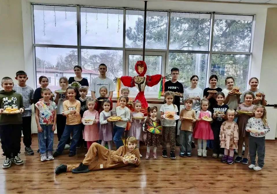 В селе Дивноморское Масленицу встретили конкурсом блинов