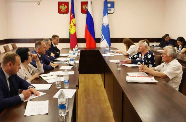Глава Геленджика провел очередной прием граждан