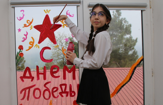 В Геленджике проходит акция "Окна Победы"