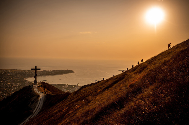 Геленджик окружён Маркотхским хребтом Геленджик окружён Маркотхским хребтом