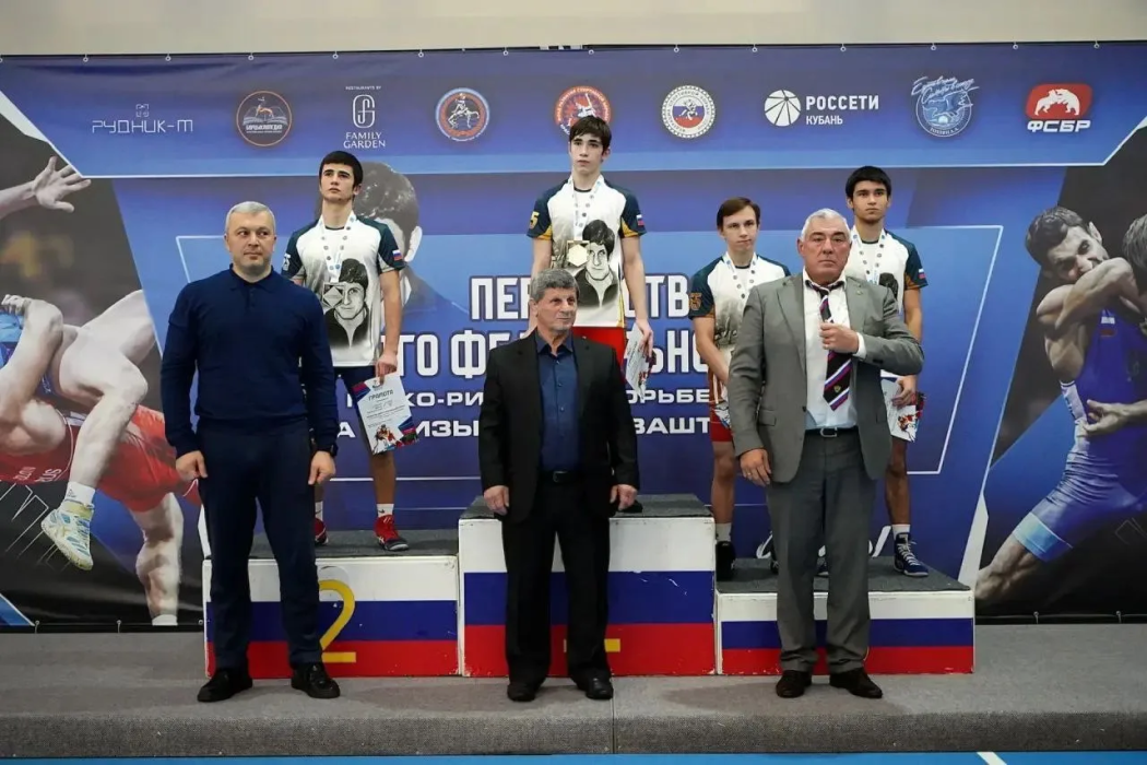 Геленджик на пьедестале: две медали с первенства ЮФО по борьбе
