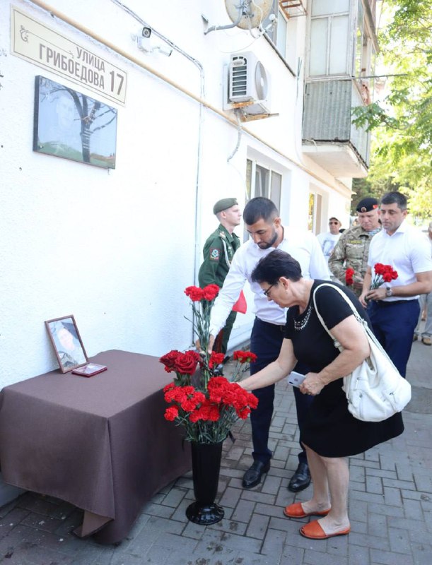 В Геленджике увековечили память о герое. В Геленджике увековечили память о герое.