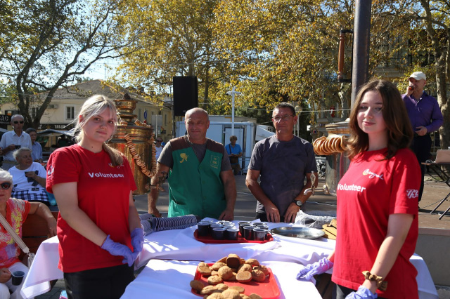 Ярмарка выходного дня — вкусно, уютно и с песнями