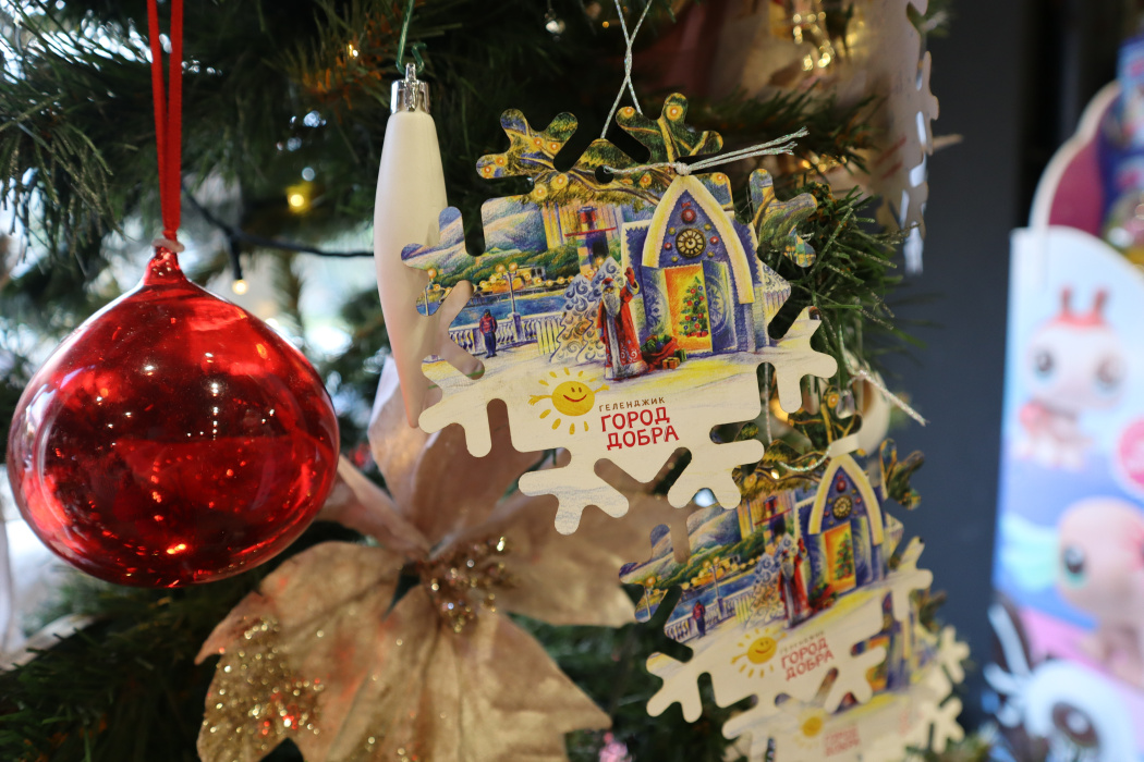 «Ёлка желаний» в Геленджике продолжается 