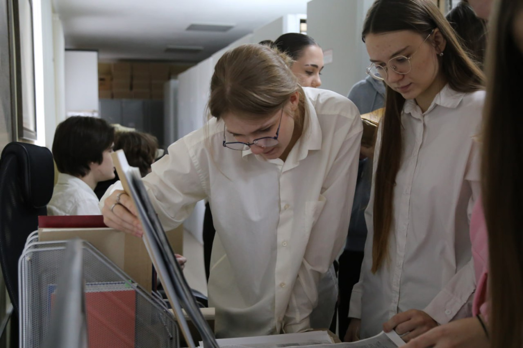 Школьники встретились с историей Геленджика в городском архиве