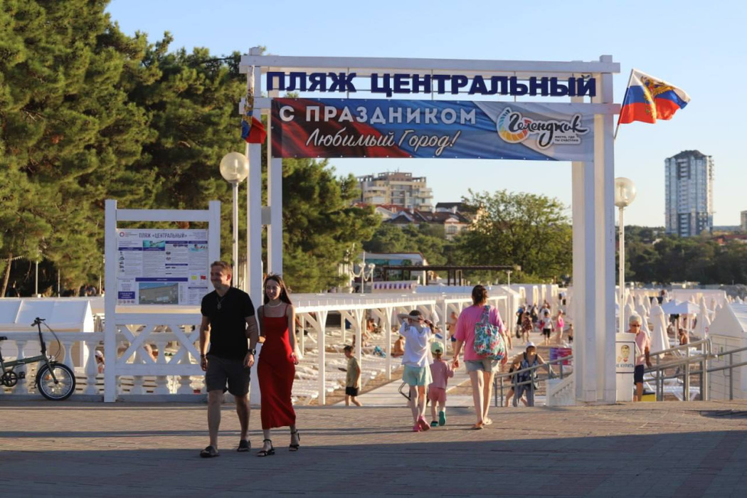 Сегодня пляжи Геленджика ещё полные, погода позволяет