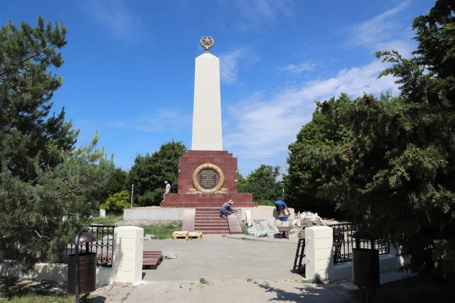 В Геленджике проводятся ремонты памятников