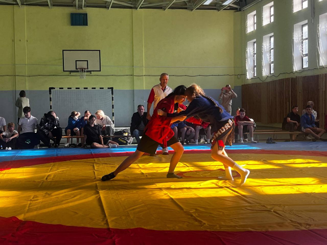 Геленджик на зональном этапе соревнований по самбо представит команда школы №8  