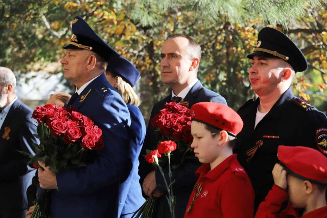 В Геленджике открыли мемориальную доску прокурору Салову