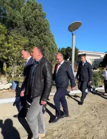 Глава Геленджика осмотрел ход работ в сквере «Хильдесхайм»