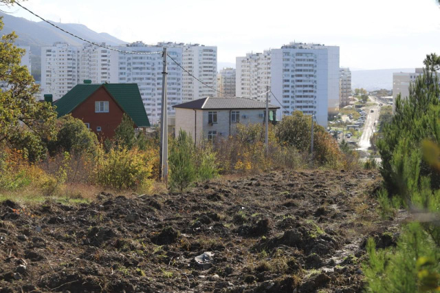 В Геленджике начали обустройство минерализованных полос В Геленджике начали обустройство минерализованных полос