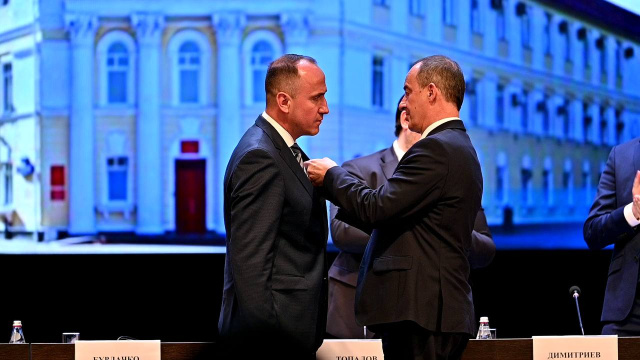Главе Геленджика и руководителям округов вручены краевые награды