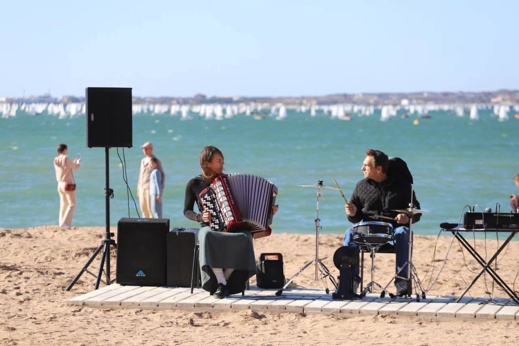 В Геленджике стартовал сезон зимних пляжей