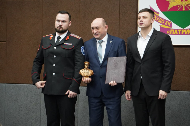 Геленджик завоевал два первых места в конкурсе Жукова Геленджик завоевал два первых места в конкурсе Жукова