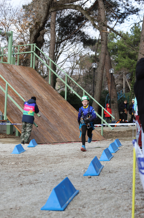 В Дивноморском открыли туристскую полосу препятствий