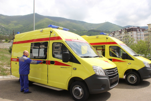 Новые машины скорой помощи получили медики Геленджика