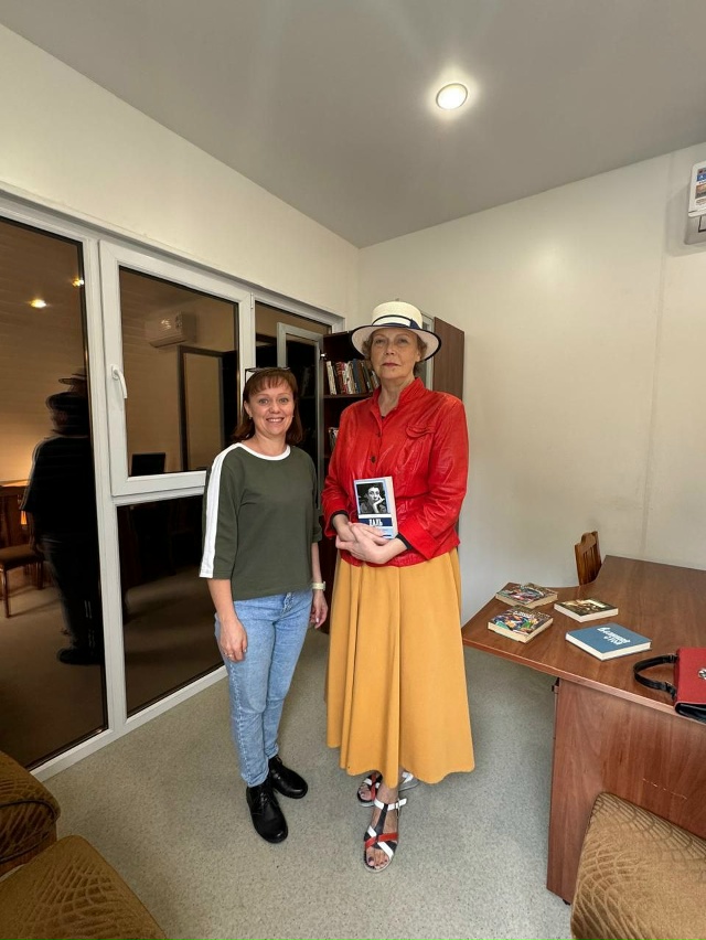 В мкр. Голубая Бухта начал работать мобильный пункт книгообмена (буккроссинг).