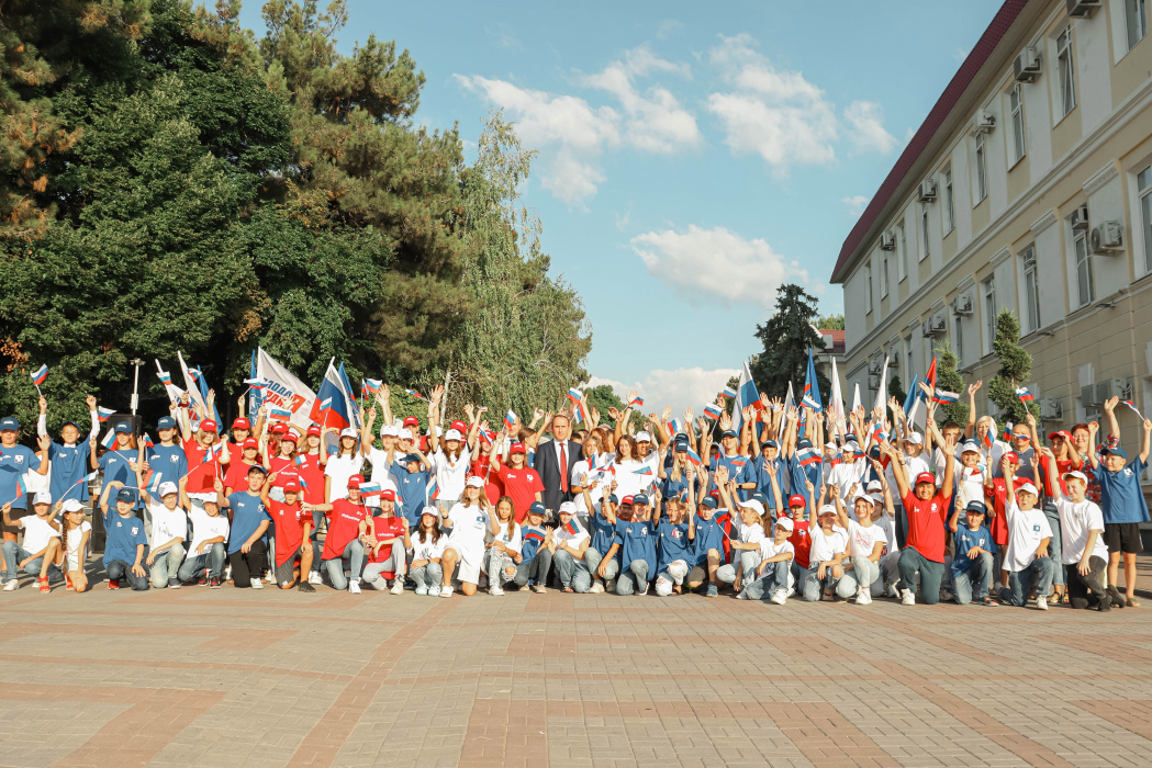 В декабре в России отмечается День добровольца