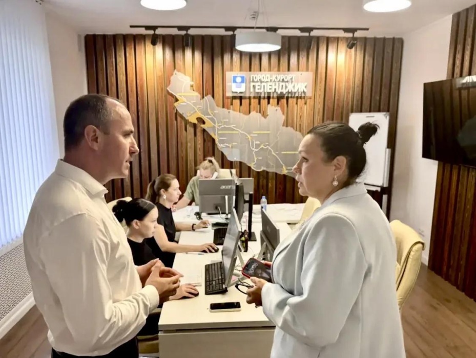 С раннего утра продолжает работать «Горячая линия»