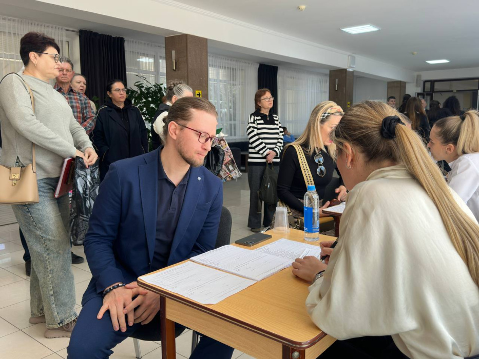 В Геленджике начала работу мобильная приёмная губернатора Краснодарского края 