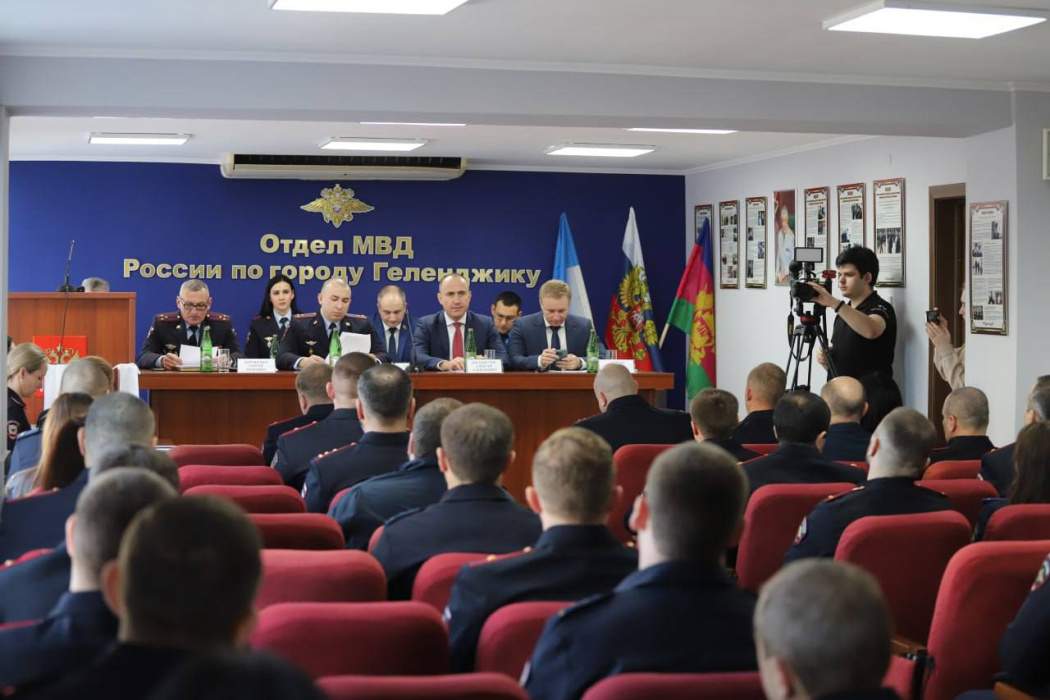 Полиция Геленджика обеспечивает безопасность курорта Полиция Геленджика обеспечивает безопасность курорта